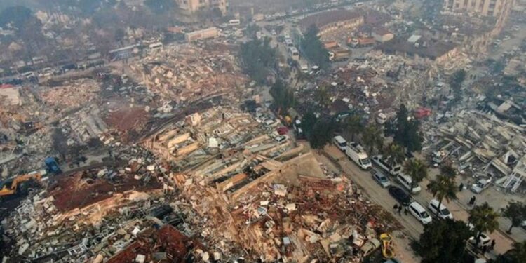 Deprem Bölgesindeki Kamu Çalışanlarına Afet Tazminatı Ödensin, Barınma Sorunları Çözülsün!